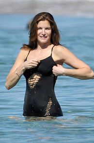 Celeb Adjusting Her Swimsuit In The Water